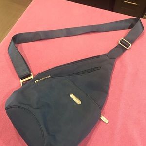 Baggallini sling purse